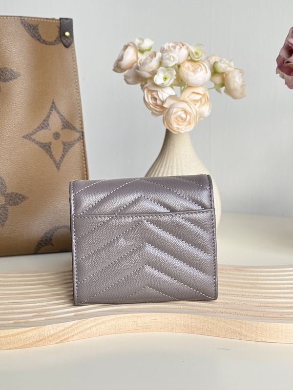 イヴサンローラン財布背面デザイン